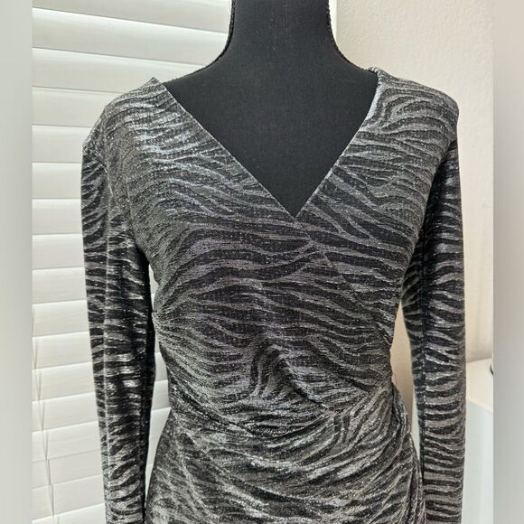 H&M Silver Animal Print‎ Party Mini Dress Size 6 Holiday New Year Wrap V-Neck - Picture 6 of 10